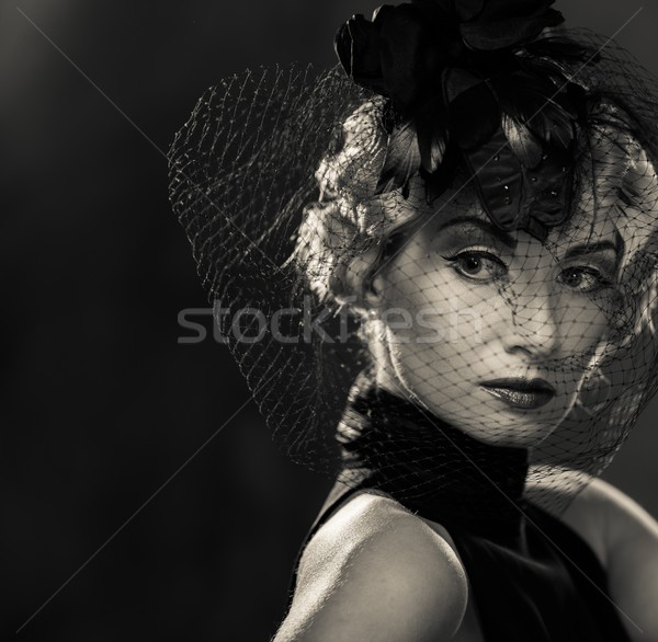 Monochromatyczny zdjęcie elegancki blond retro kobieta Zdjęcia stock © Nejron