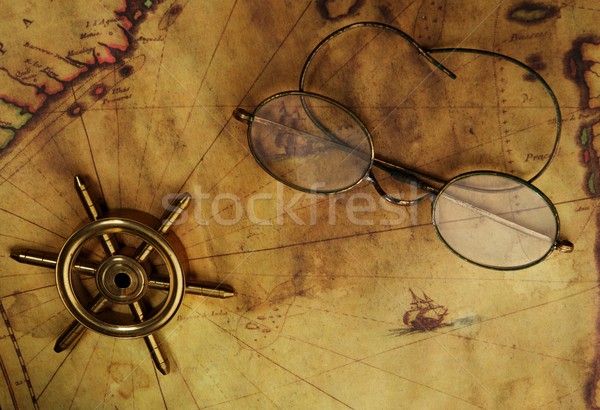 Foto stock: óculos · mar · roda · velho · mapa · mapa · mundo