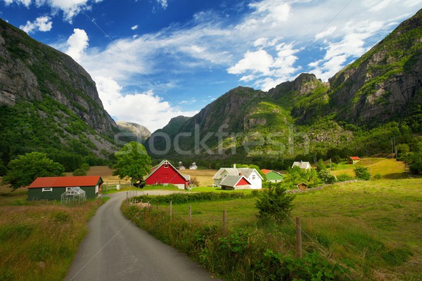 W. Norwegia góry niebo drzewo budynku Zdjęcia stock © Nejron