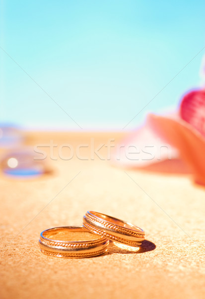 Stock fotó: Arany · jegygyűrűk · égbolt · esküvő · nyár · homok