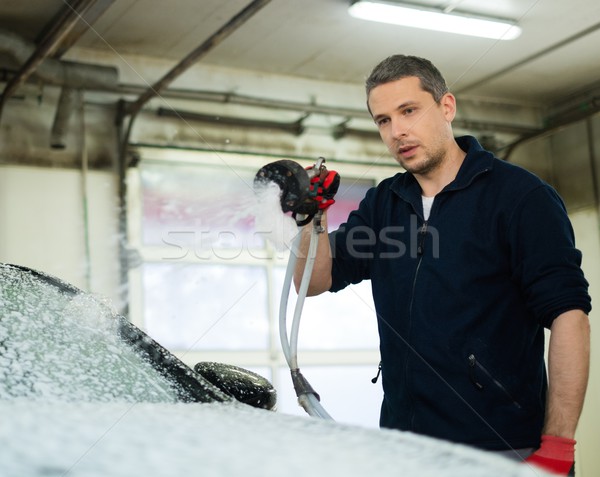 Man werknemer wassen luxe auto car wash Stockfoto © Nejron