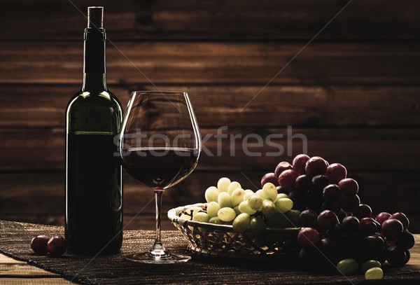 Foto d'archivio: Bottiglia · vino · rosso · vetro · uva · basket · legno