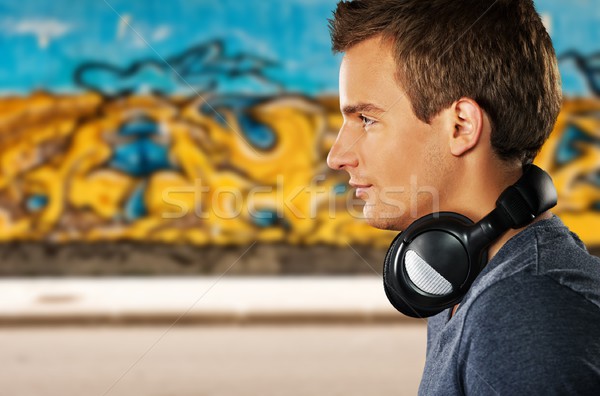 Photos graffitis jeune homme casque mode yeux [[stock_photo]] © Nejron