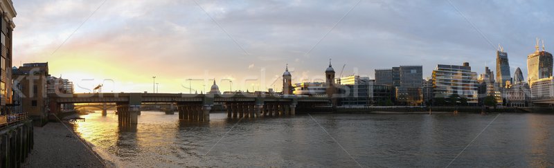 Stockfoto: Panoramisch · brug · modern · gebouw · Londen · zonsondergang