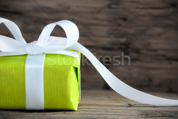 Yeşil sunmak ahşap beyaz şerit bo Stok fotoğraf © Nelosa