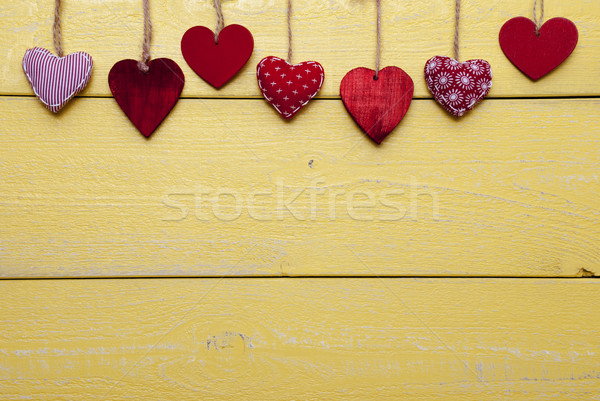 Foto stock: Amoroso · tarjeta · rojo · amarillo · corazones · espacio · de · la · copia