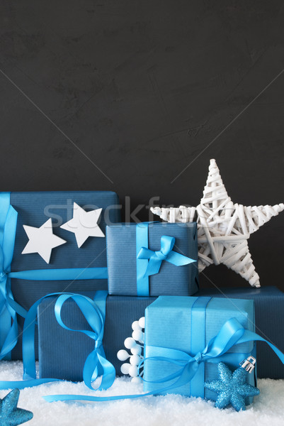 [[stock_photo]]: Vertical · bleu · Noël · cadeaux · noir · ciment