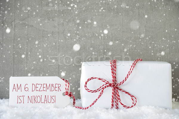 [[stock_photo]]: Cadeau · ciment · flocons · de · neige · jour · une · Noël