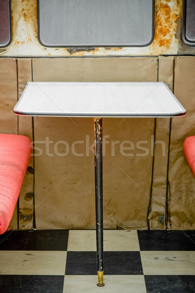 Diner niehigieniczny tabeli rdzy około Windows Zdjęcia stock © nelsonart