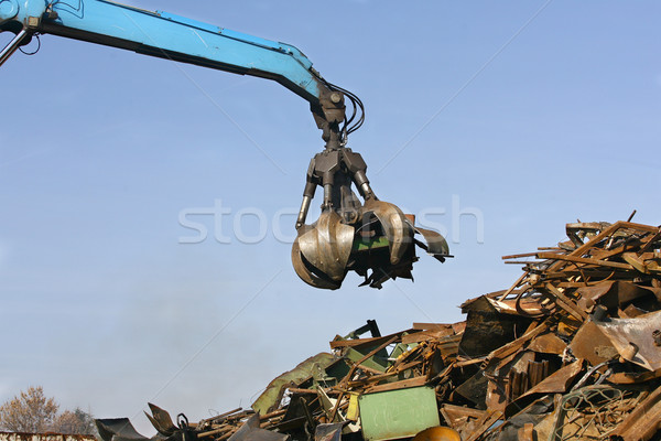 Metal deşeuri reciclate cer albastru industrie Imagine de stoc © nemar974