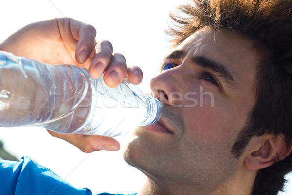 Homem água potável esportes atividades moço natureza Foto stock © nenetus