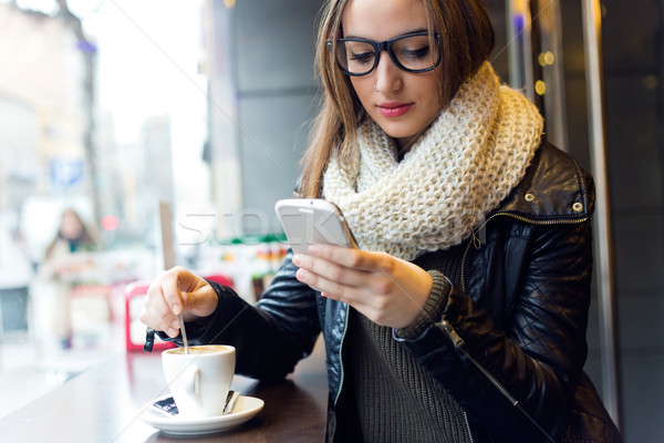 Foto stock: Beautiful · girl · telefone · móvel · café · retrato · menina · telefone