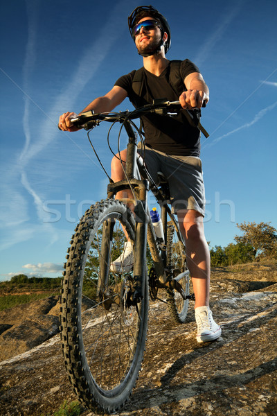 Junger Mann Reiten Mountainbike Frühling Porträt Landschaft Stock foto © nenetus