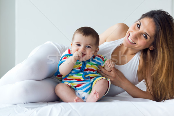 Moeder baby spelen glimlachend home portret Stockfoto © nenetus