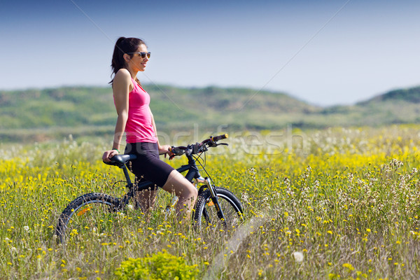 соответствовать женщину верховая езда горных велосипедов весны портрет Сток-фото © nenetus