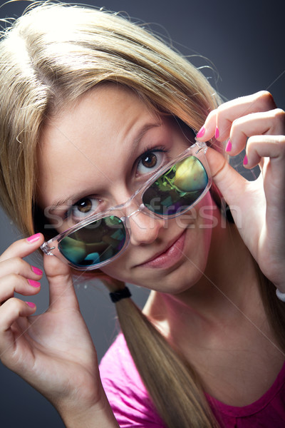 Feliz gafas de sol mirando cámara retrato Foto stock © nenetus