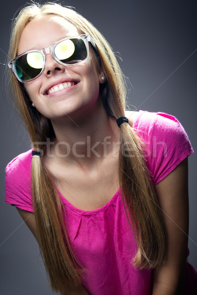 Szczęśliwy młoda kobieta okulary patrząc kamery portret Zdjęcia stock © nenetus