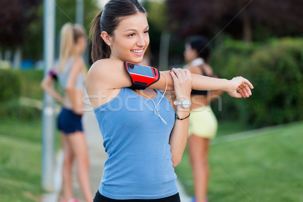 Stock foto: Gruppe · junge · Frauen · Dehnung · Park · Freien · Porträt