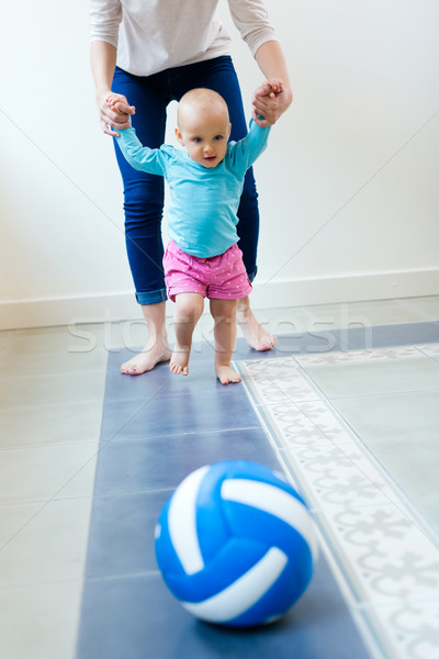 Foto stock: Aprendizaje · caminata · casa · retrato · mujer