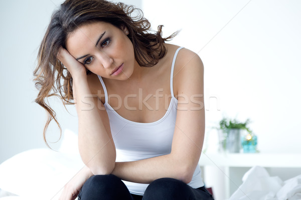 Jonge vrouw lijden slapeloosheid bed portret ogen Stockfoto © nenetus