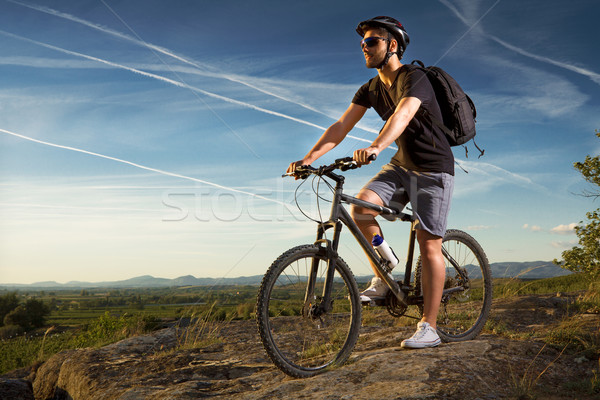Junger Mann Reiten Mountainbike Frühling Porträt Landschaft Stock foto © nenetus
