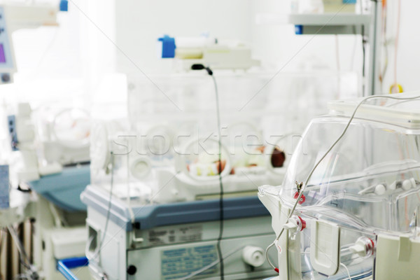 Nou-nascut copil spital mână medical băiat Imagine de stoc © nenovbrothers