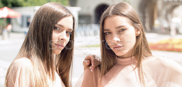 Zdjęcia stock: Dwa · piękna · bliźnięta · siostry · czasu · wraz