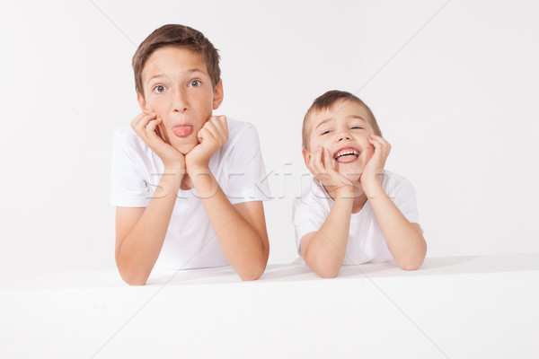 Familienbild zwei Brüder posiert Studio Gesicht Stock foto © NeonShot