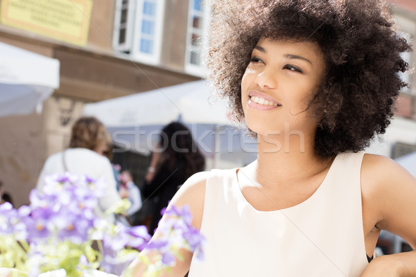 Afro-amerikaanse meisje ontspannen cafe mooie jonge Stockfoto © NeonShot