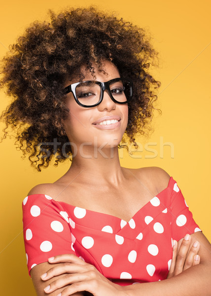 Сток-фото: афроамериканец · девушки · очки · желтый · портрет · улыбаясь