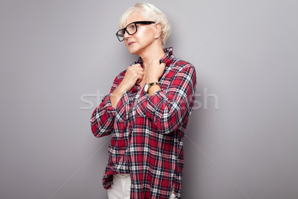 Idős nő lezser ruházat divatos ősz haj Stock fotó © NeonShot