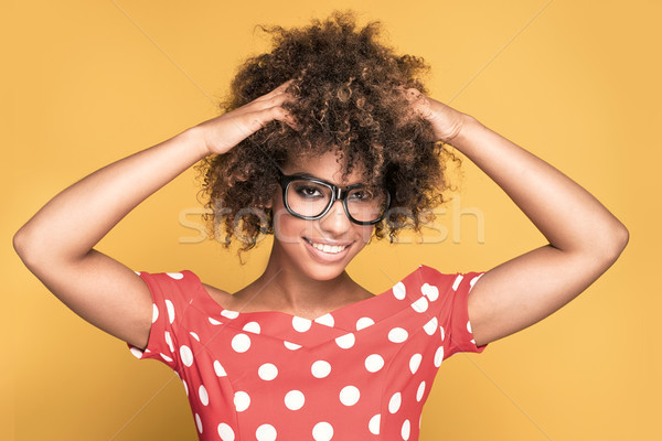 Stockfoto: Afro-amerikaanse · meisje · bril · Geel · portret · glimlachend