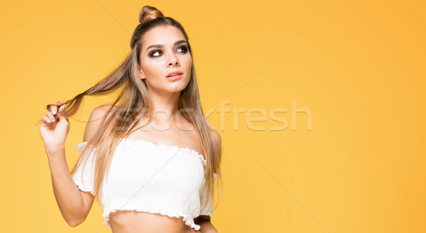 De moda nina amarillo jóvenes hermosa caucásico Foto stock © NeonShot