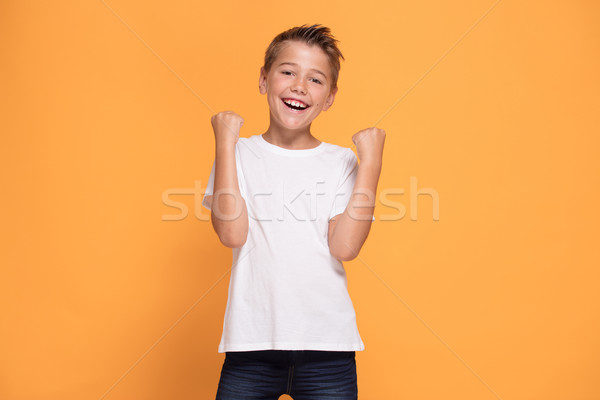 Tineri băiat portocaliu studio Imagine de stoc © NeonShot