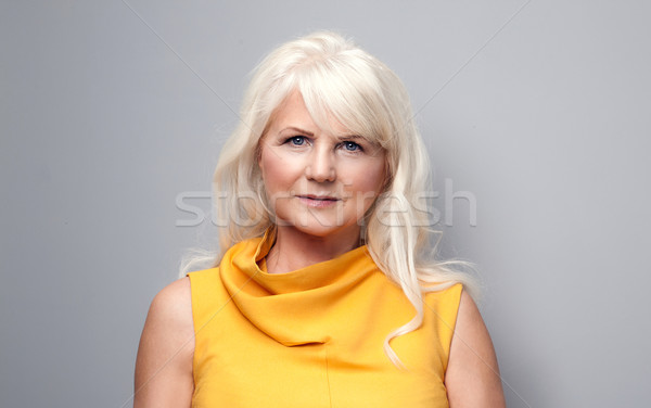 Portré vonzó idős nő portré gyönyörű divatos Stock fotó © NeonShot