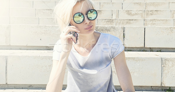 ファッショナブル 少女 携帯電話 ブロンド 白人 若い女性 ストックフォト © NeonShot