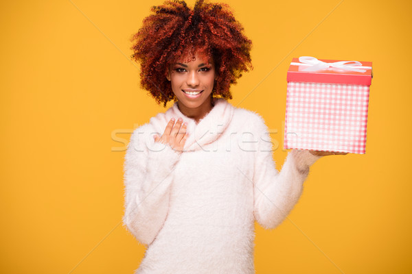 Stock fotó: Afro · lány · pózol · ajándék · doboz · mosolyog · gyönyörű