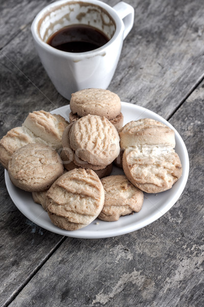 Café cookies tasse table basse table blanche [[stock_photo]] © nessokv