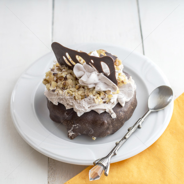 Csokoládés sütemény fehér fa asztal közelkép étel csokoládé Stock fotó © nessokv
