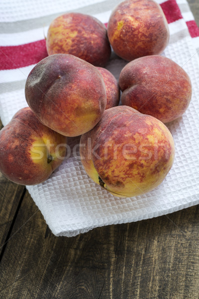 Foto stock: Fresco · pêssegos · mesa · de · madeira · comida · fruto