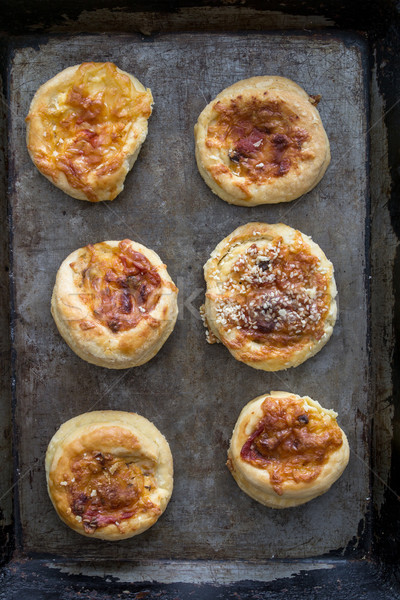 Pequeño pizza queso de cabra alimentos Foto stock © nessokv