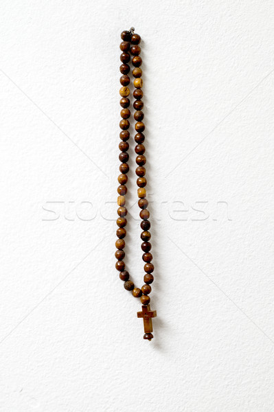 Rosenkranz Perlen hängen weiß Wand Stock foto © nessokv