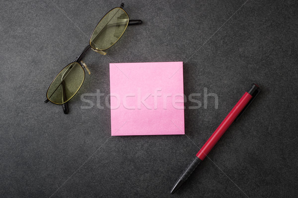 Nota pegajosa caneta óculos tabela educação secretária Foto stock © nessokv
