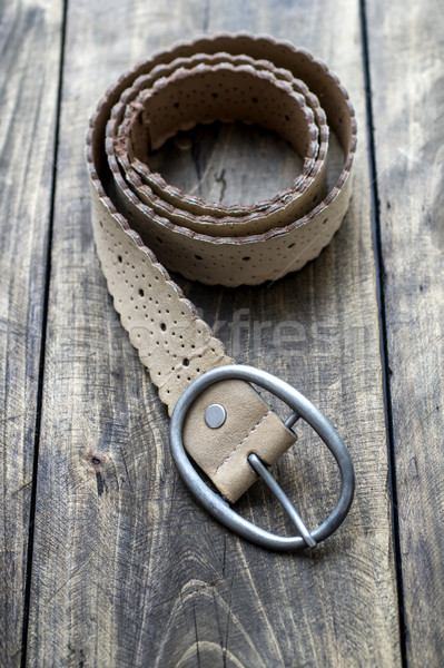 Foto stock: Couro · cinto · mesa · de · madeira · moda