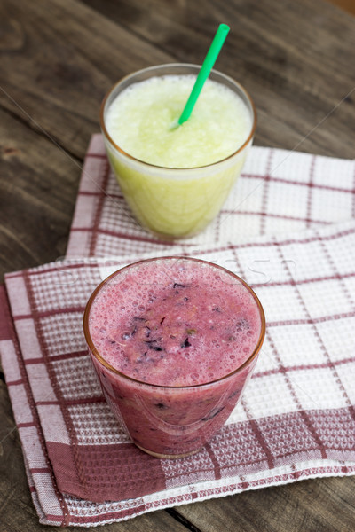 Stock fotó: Zöld · piros · smoothie · fa · asztal · közelkép · étel