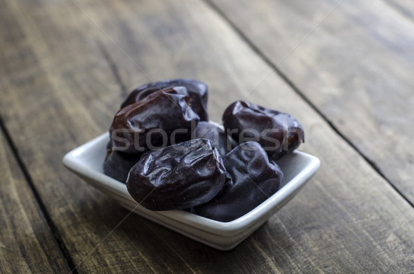 Séché dates fraîches bois manger Photo stock © nessokv