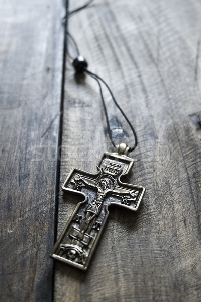 Közelkép egyszerű keresztény kereszt nyaklánc fából készült Stock fotó © nessokv