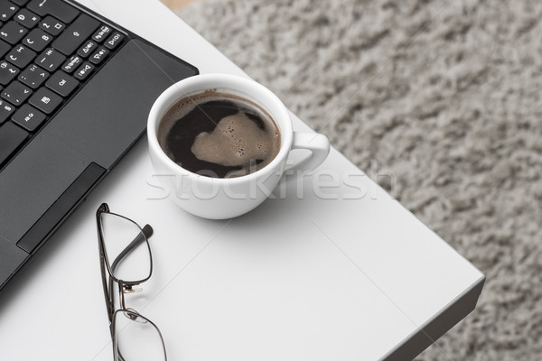 Stock fotó: Kávé · netbook · dohányzóasztal · közelkép