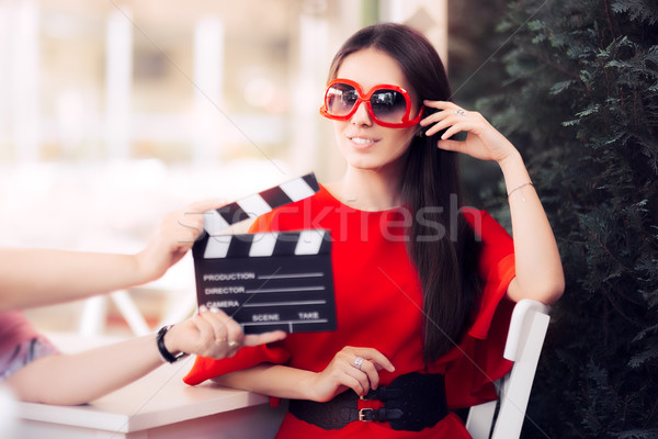 [[stock_photo]]: Heureux · actrice · lunettes · de · soleil · tir · film
