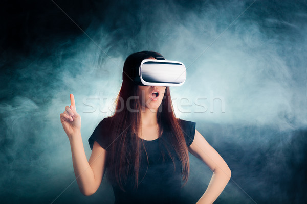 女子 眼鏡 耳機 享受 虛擬 現實 商業照片 © NicoletaIonescu